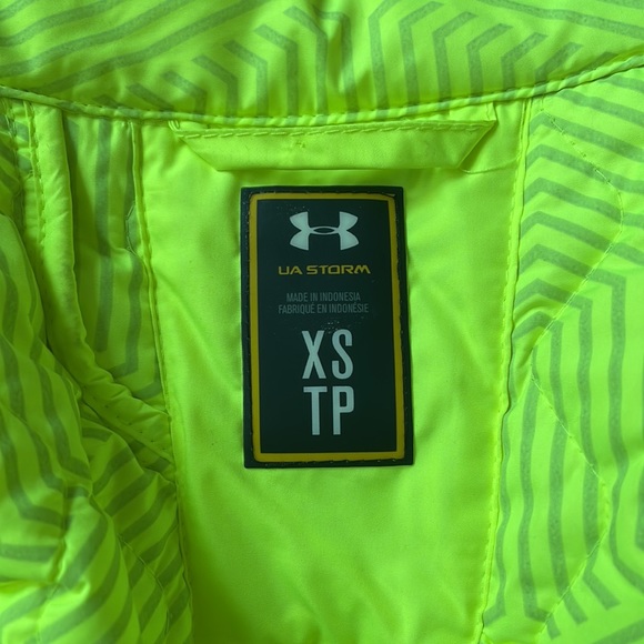 Under Armour packable quilted jacket in size XS - Picture 11 of 15
